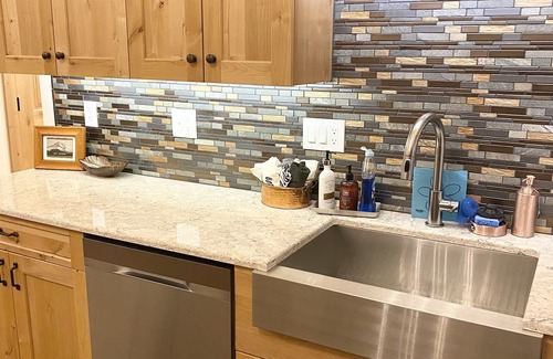 Government Camp Condo | Spacious Condo Getaway, Steps from Ski Slopes, Town and Entertainment