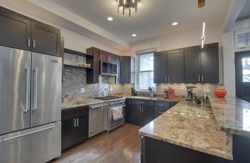 Near West Side Apartment | Spacious Condo w/Deck ~ 3 Mi to Downtown Chicago!