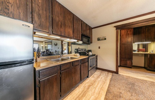 Truckee Condo | Spacious Condo w/Lake View #247 at Donner Lake Village