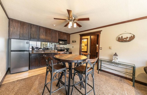 Truckee Condo | Spacious Condo w/Lake View #247 at Donner Lake Village