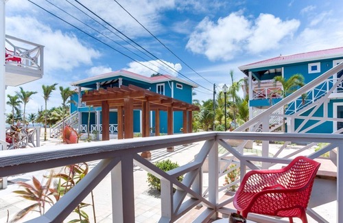 Placencia Resort | Spacious Condo w/ WiFi & Balcony - Steps to Beach, Dining, & Shops