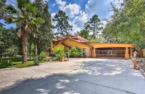Conroe House | Spacious Conroe Home with Foosball and Pool Table!