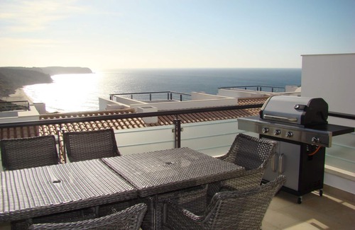 Salema Villa | Spacious, contemporary villa with sun roof, pool and balcony
