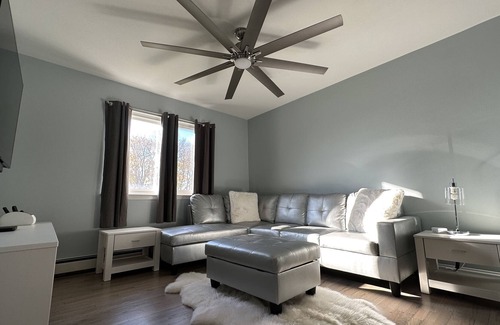Islip House | Spacious Contractor-Renovated Studio: Your Ideal Home Away from Home