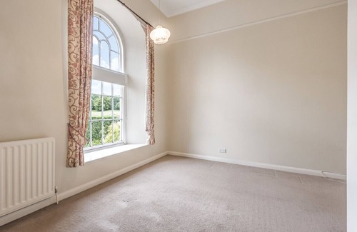 Beaminster House | Spacious Converted Chapel, Close to Spectacular Jurassic Coast, Beaches & Hiking