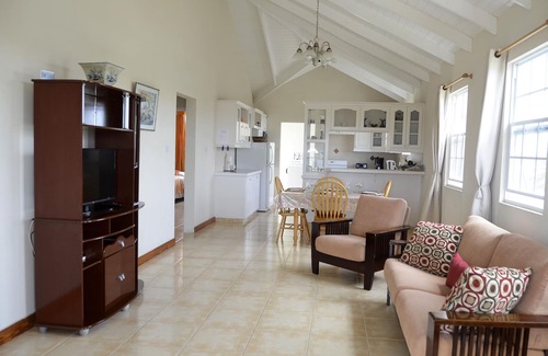 Diamond Valley Apartment | Spacious cool and breezy Apartments with a captured ocean view and the country