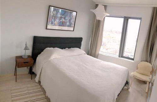 Kallio Apartment | Spacious corner apartment with sea view