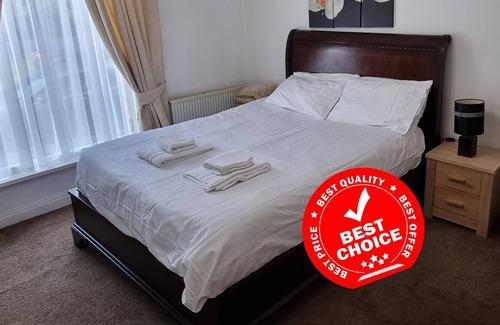 Rochdale Apartment | Spacious Cosy King Bed Flat Free Wi-Fi & Parking Rochdale