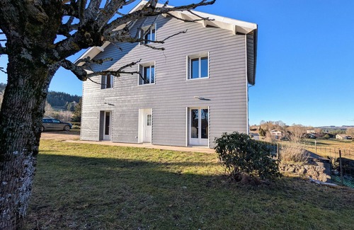 Tence Cottage | Spacious cottage for 10 pers. with large garden in Tence