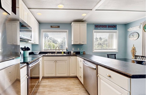 Ocean Ridge Cottage | Spacious cottage with lagoon and golf course views - dog-friendly