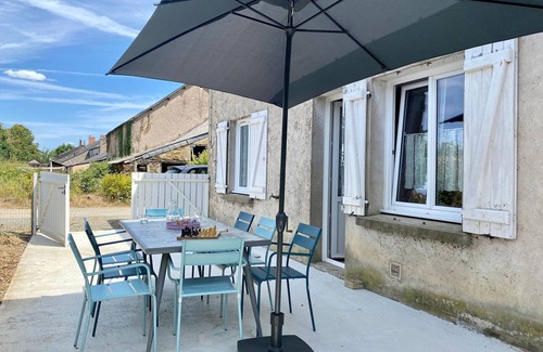 Le Gavre Cottage | Spacious Cottage with Garden, Near Forest, 6 Beds, BBQ & Wi-Fi