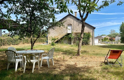 Le Gavre Cottage | Spacious Cottage with Garden, Near Forest, 6 Beds, BBQ & Wi-Fi