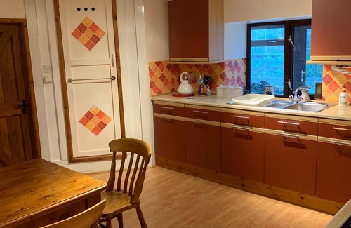 Ferwig Cottage | Spacious Cottage within a short distance from four beautiful beaches