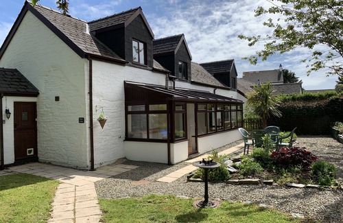 Ferwig Cottage | Spacious Cottage within a short distance from four beautiful beaches