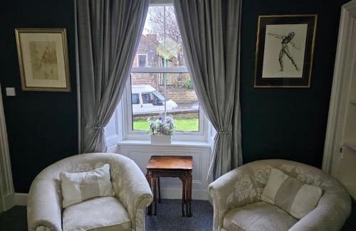 Kirriemuir House | Spacious Cottage with Garden in Kirriemuir centre