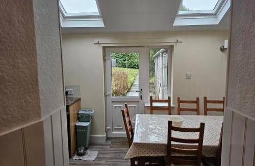 Kirriemuir House | Spacious Cottage with Garden in Kirriemuir centre