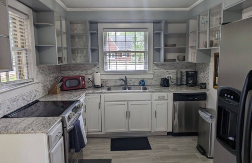 Jonesville House | Spacious Country Comfy Living in Yadkin Valley Wineries, Askew Winery, Downtown!