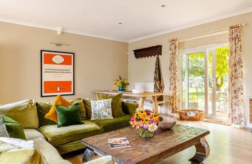 Bradford-on-Avon Apartment | Spacious Country Cottage Sleeps 7 Near Bath Fire Pit Dog Friendly