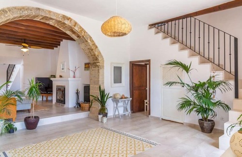 Alaro House | Spacious country home in Alaro