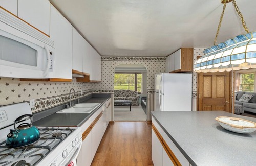 Grand Junction House | Spacious Country Home & 15 minutes from Lake Michigann