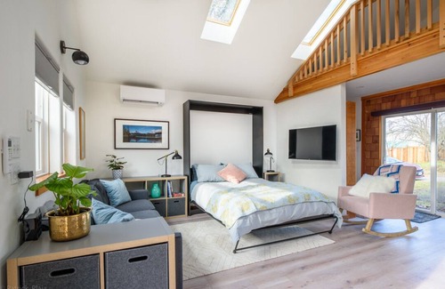Friendly Apartment | Spacious Cozy Studio Close to Everything