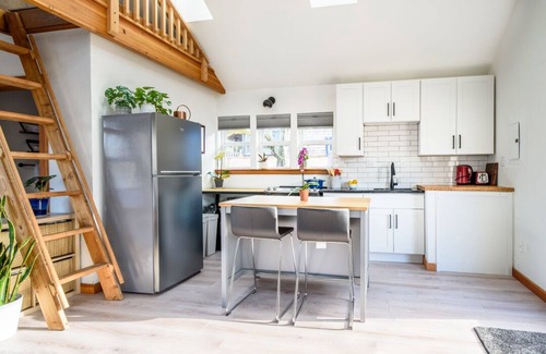 Friendly Apartment | Spacious Cozy Studio Close to Everything