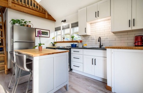 Friendly Apartment | Spacious Cozy Studio Close to Everything