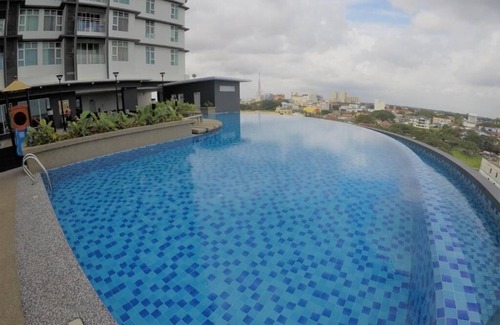 Kampung Telaga Nibong Apartment | Spacious & Cozy Studio W/ POOL 5min to Pasar Siti Khadijah. Free WI-FI, NETFLIX