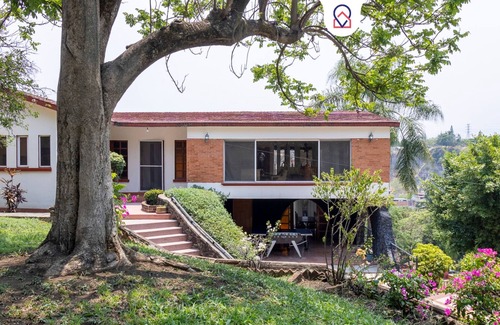 Tres de Mayo House | Spacious Cuernavaca House, 14 Guests, Pool & Grill