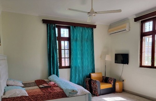 Mbezi Beach House | Spacious delight 8 bedrooms villa with swimming pool and fast wi-if