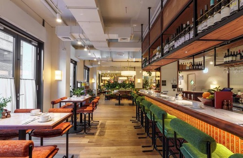 Portsoken Hotel | Spacious Deluxe King Room, City Views, Steps from the Tube