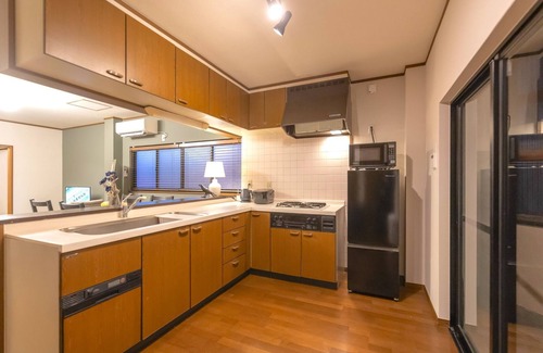 Konohana Apartment | Spacious designer apartment welllocated next to Universal Studios Japan with space for 8 pax - It to the USJ/Osaka Ōsaka