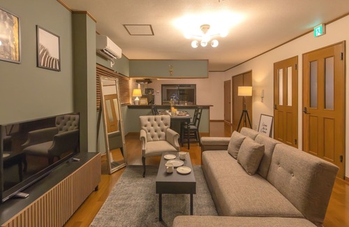 Konohana Apartment | Spacious designer apartment welllocated next to Universal Studios Japan with space for 8 pax - It to the USJ/Osaka Ōsaka