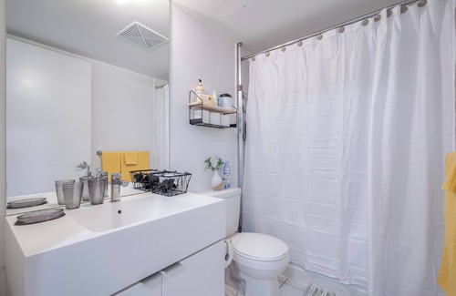 Downtown Toronto Hotel | Spacious Designer Suites in DownTown