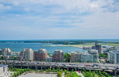 Downtown Toronto Hotel | Spacious Designer Suites in DownTown