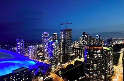 Downtown Toronto Hotel | Spacious Designer Suites in DownTown