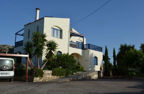 Kampia House | Spacious detached villa with private pool & panoramic views to sea and mountains