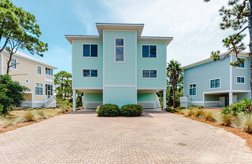 Plantation House | Spacious dog-friendly home with elevator, screened decks, on-site pool, & gym