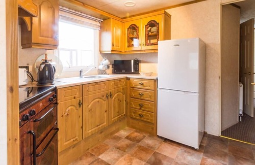 Lowestoft House | Spacious dog friendly caravan for hire in Suffolk by the beach ref 40082ND