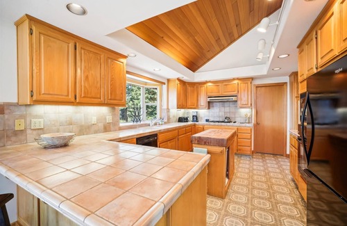 Lake Forest House | Spacious Dollar Point Home on Sunny Corner Lot