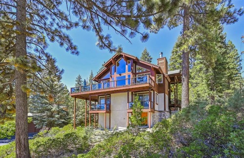 Lake Forest House | Spacious Dollar Point Home on Sunny Corner Lot