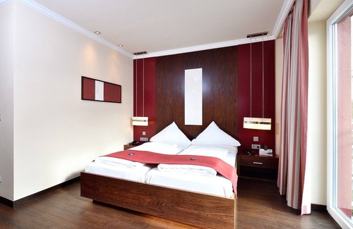 Heimbach Apartment | Spacious double suite with balcony and lake view