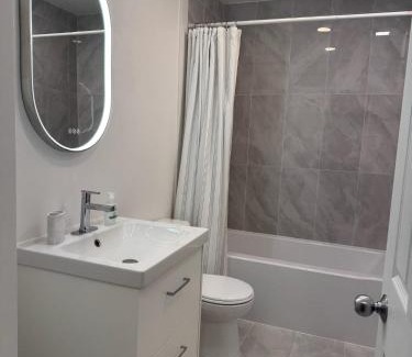 Yellowknife Apartment | Spacious Downtown 3BR Home, 4bds