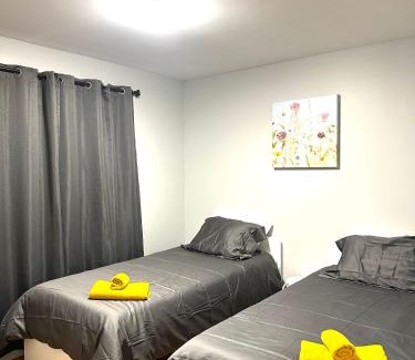 Yellowknife Apartment | Spacious Downtown 3BR Home, 4bds