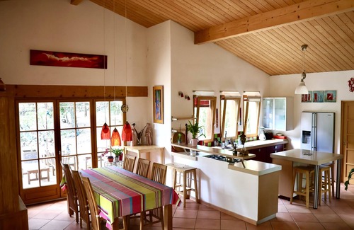 Lacoste House | Spacious eco-friendly house of 180m2 for 10 people on the edge of a river