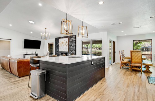 Horseshoe Bay House | Spacious & elegant haven with huge yard, updated interior, AC, & fast WiFi
