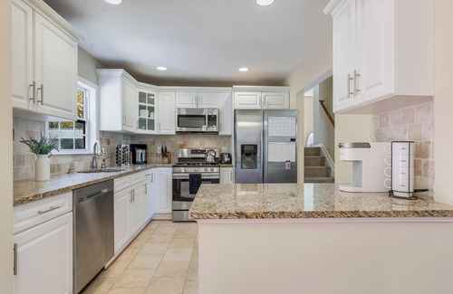 Seabrook House | Spacious Entire Home in delightful Lanham, close to Washington DC
