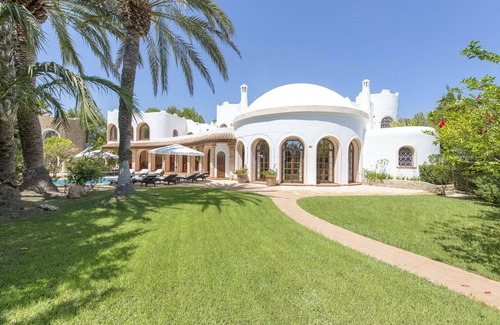 Santa Eulalia del Rio Villa | Spacious villa with a beautiful garden, private pool on the beach of Cala Llenya