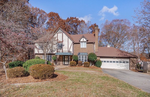 High Point House | Spacious Estate - Pool, Games, Karaoke, Sleeps 16!