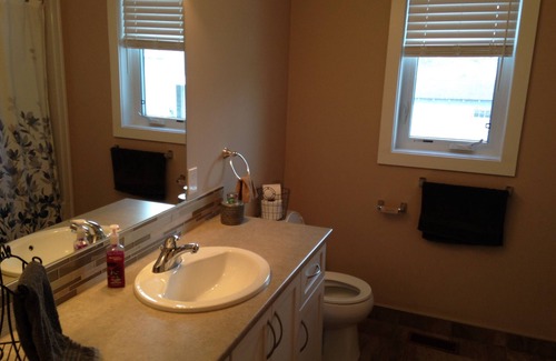 Thunder Bay House | Spacious Executive 3BR Townhouse, Newly Built with Patio Deck and BBQ